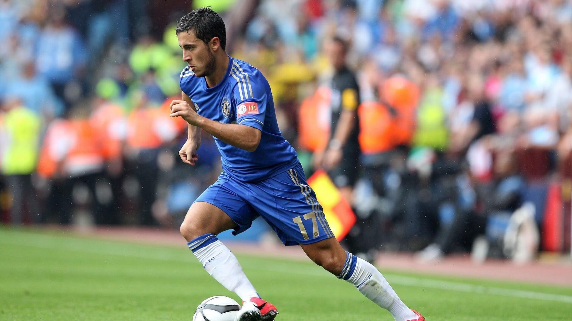 职业球员参与训练器械评测提供真实反馈助力器材优化，球员训练视频